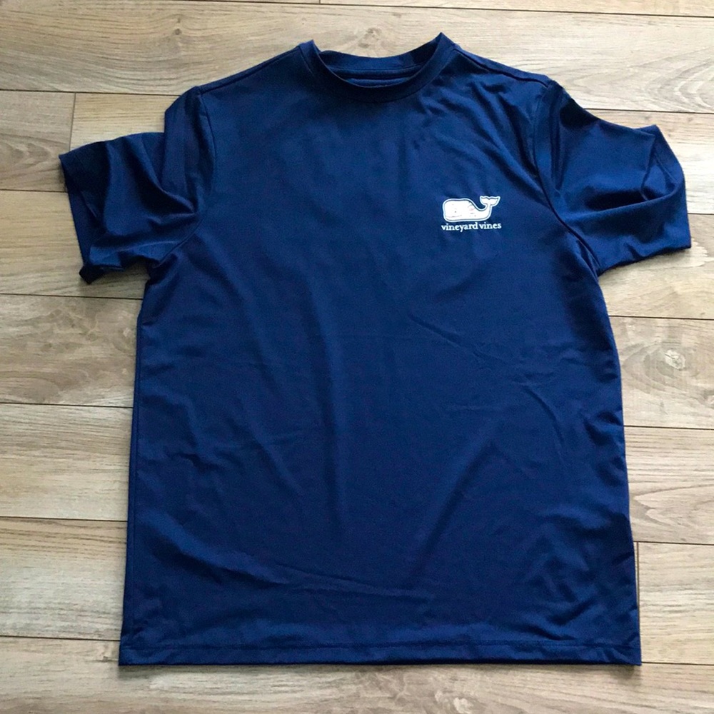 Vineyard vines t shirt